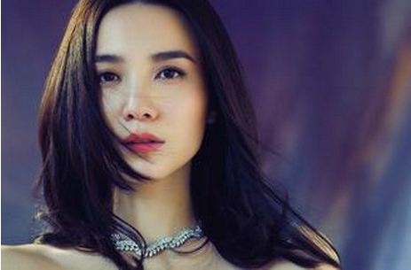 她美得低調(diào)，卻被頂級設(shè)計師評為全球衣品前1