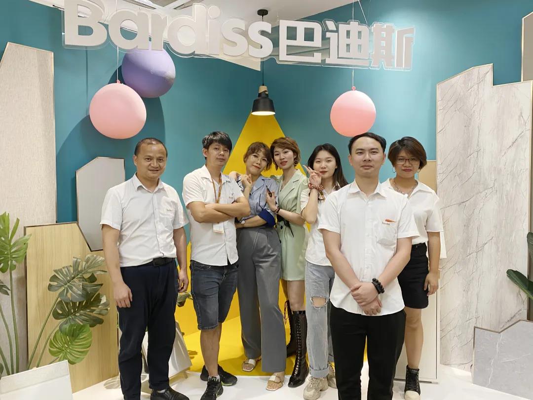 億元補(bǔ)貼.5折起---5.1活動(dòng)煥新季暨背景墻系列新品感恩上市 系列活動(dòng)完滿(mǎn)收官！