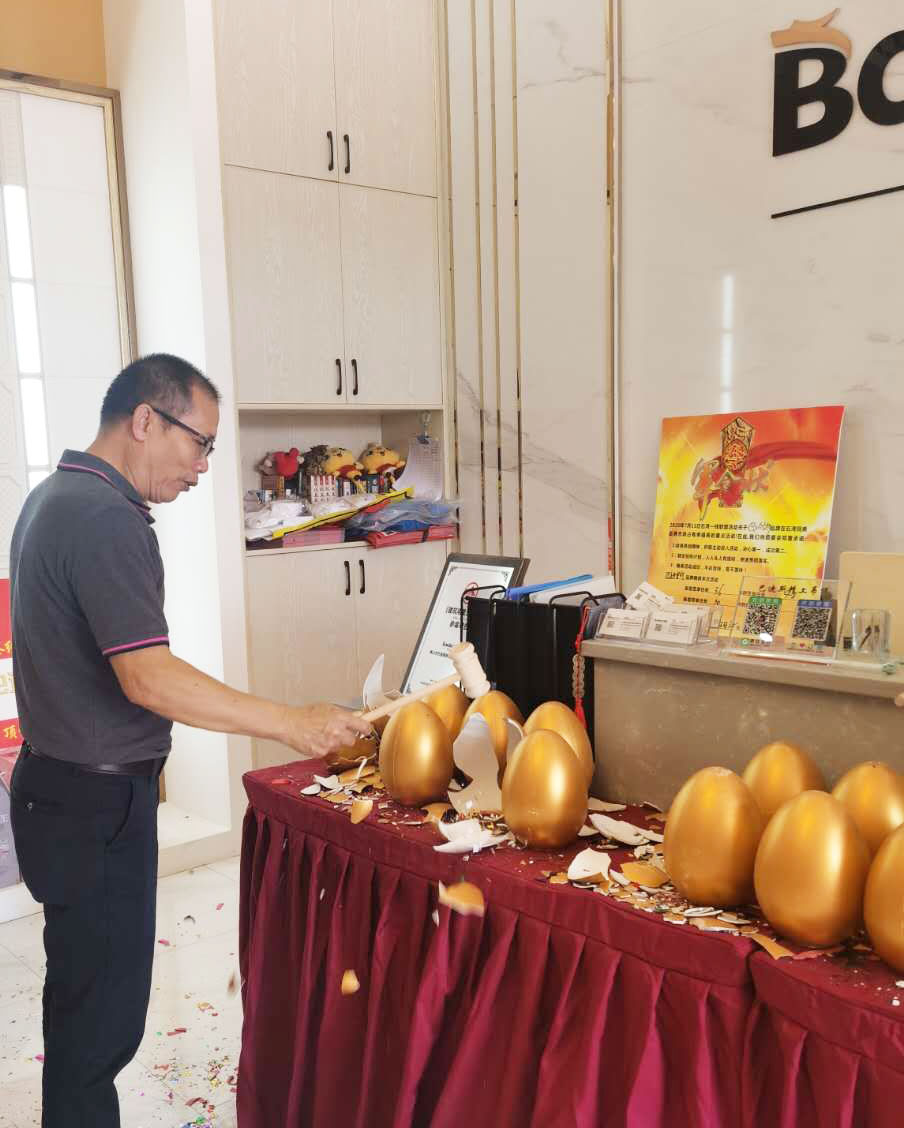 為了感恩回饋當(dāng)?shù)貥I(yè)主朋友的厚愛(ài)，  惠州石灣巴迪斯旗艦店，  推出了多項(xiàng)具有吸引力的  優(yōu)惠套餐和折扣力度。
