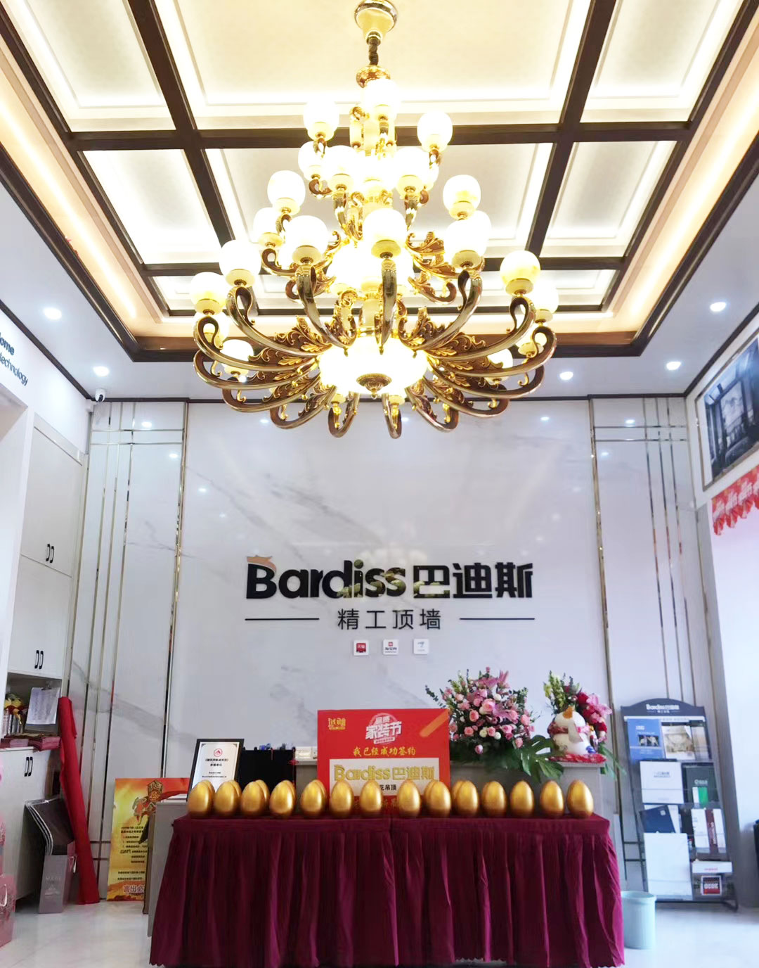 豐富的點(diǎn)心小吃，  讓到場(chǎng)的業(yè)主朋友感到貼心服務(wù)。
